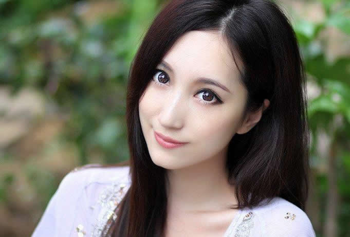 小清新美女大眼睛美女户外气质写真照片，美女图片