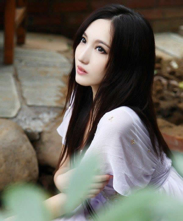 小清新美女大眼睛美女户外气质写真照片，美女图片