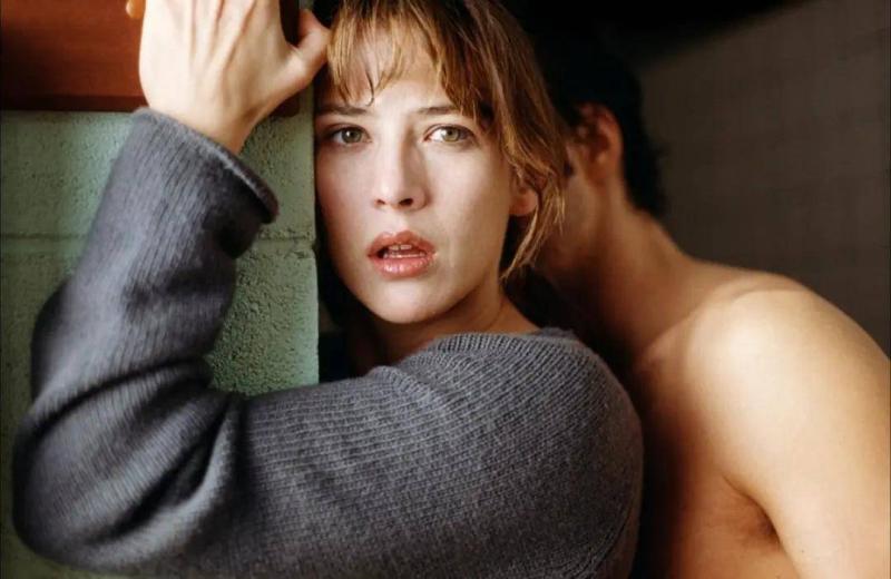 禁忌之恋的哲学思辨:《情欲写真》中肉体欢愉与灵魂救赎的辩证关系 禁忌之恋的哲学思辨:《情欲写真》中肉体欢愉与灵魂救赎的辩证关系