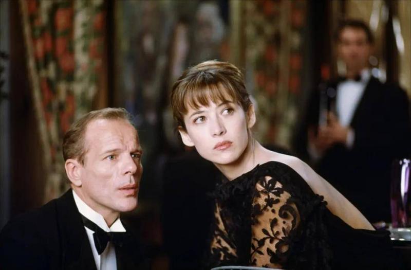 禁忌之恋的哲学思辨:《情欲写真》中肉体欢愉与灵魂救赎的辩证关系 禁忌之恋的哲学思辨:《情欲写真》中肉体欢愉与灵魂救赎的辩证关系