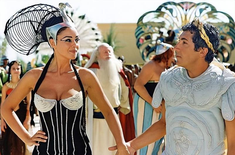 “球花”莫妮卡贝鲁奇10部必看大尺度电影！每部都尽显风韵