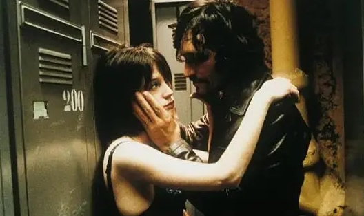 大尺度影片推荐!《日烦夜烦》:爱与欲望交织下的血色迷局