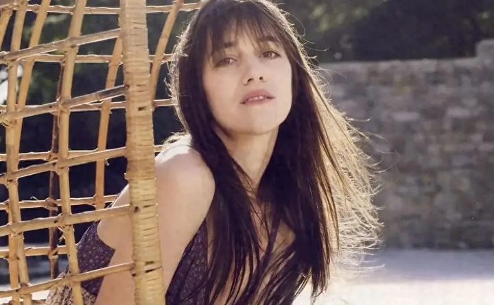 英国大尺度R级电影，女星夏洛特・甘斯布：在光影里拆解人性的艺术家