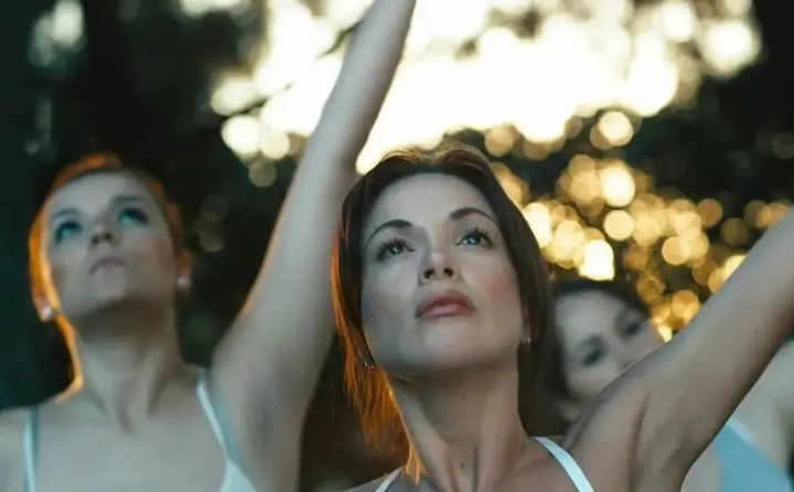 墨西哥大尺度影片推荐!《堕落色戒》:欲望深渊里,爱与人性的破碎挽歌