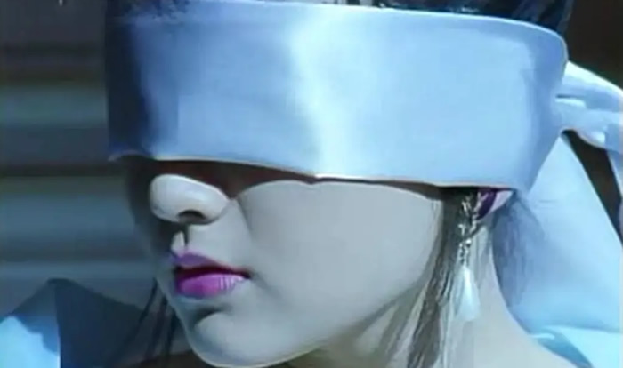 日本大尺度影片，《温柔的美兽》：修道院暗影下的反抗，杀手的自我救赎与逃亡