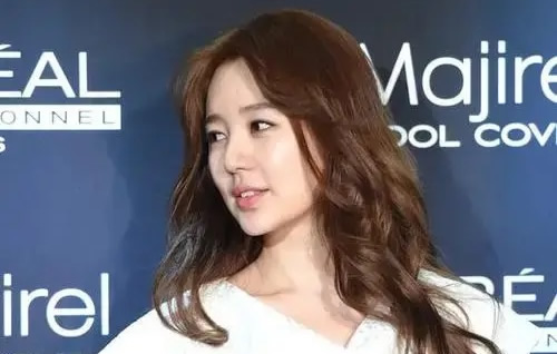 南韩尤物！曾为艺术献身！女星尹律写真赏